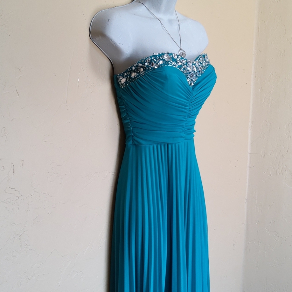 B. DARLIN Dress - Picture 2 of 7